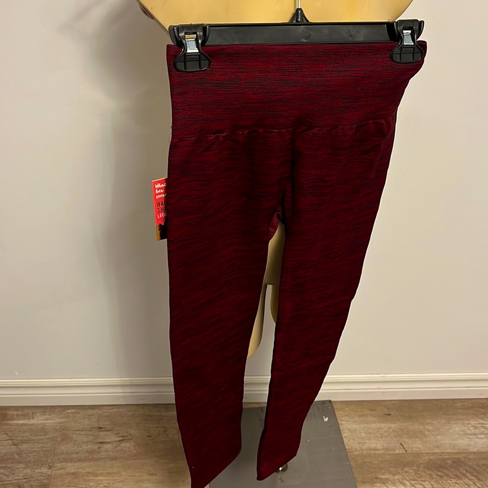 BNWT Waist Shaping Leggings Burgundy/Black Print
